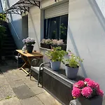 Schoene Mit Terrasse, Nur 2 Minuten Zur Autobahn 公寓 韦默尔斯基兴