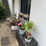 Schoene Mit Terrasse, Nur 2 Minuten Zur Autobahn 韦默尔斯基兴