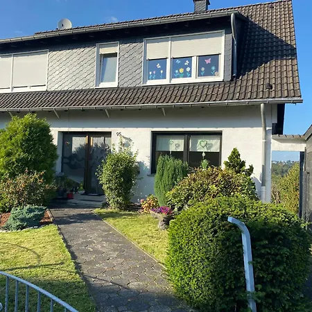 Schoene Mit Terrasse, Nur 2 Minuten Zur Autobahn Apartment *